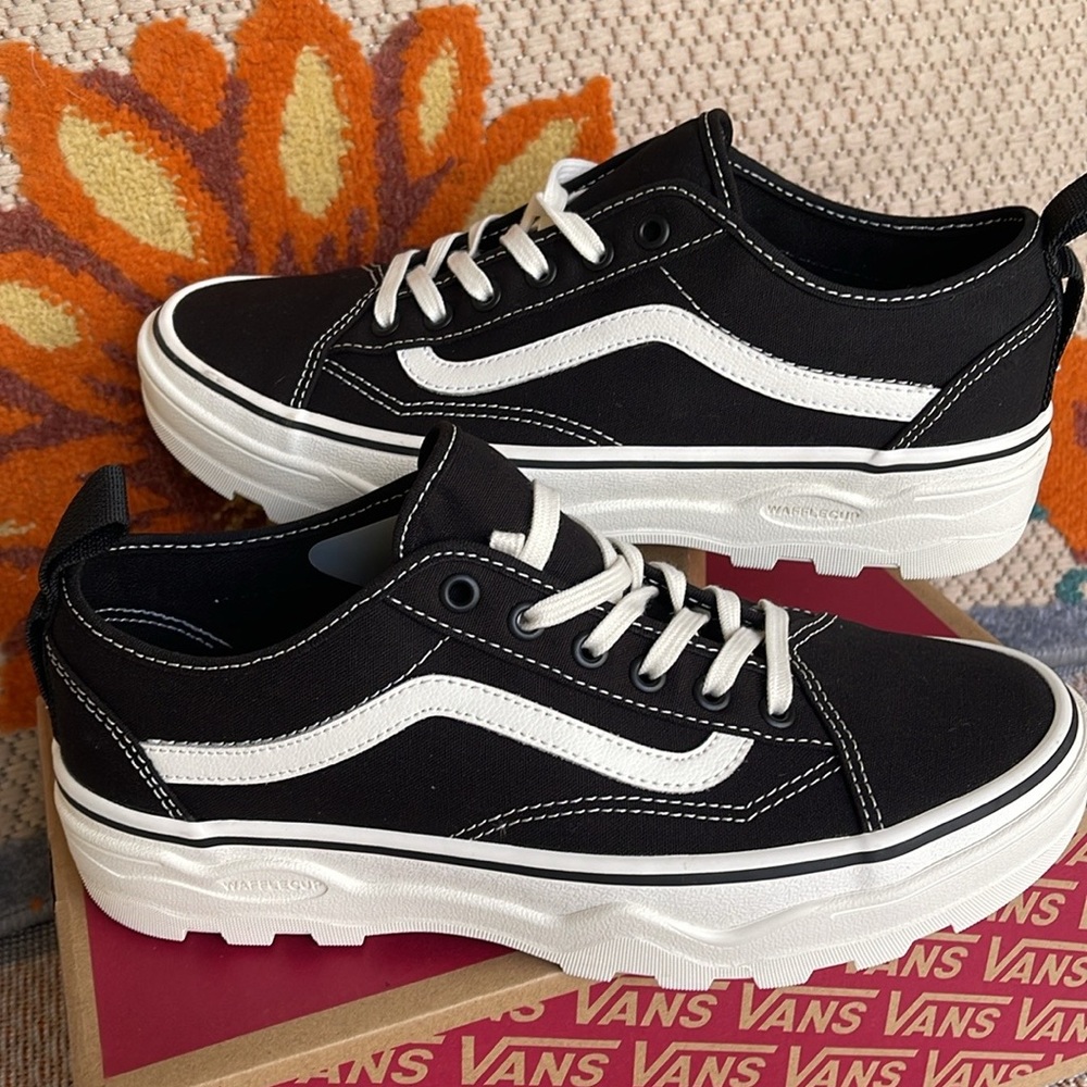 Vans Men’s Sentry Old Skool (Canvas) Black/Marshmallow
VN0A5KR3VQE
Sneakers - Picture 10 of 16